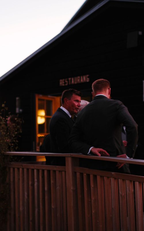 Bröllopsfest utanför restaurang Árran i Funäsfjällen